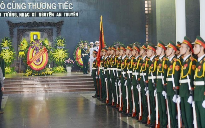 Bong Mai ngat trong tang le nhac si An Thuyen-Hinh-13